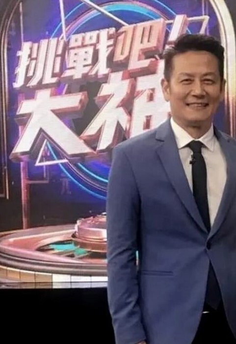 淫荡指数10分叼着内裤被后入道具爆菊双洞齐插操到高潮翻白眼20CM假屌菊花整根插入 - 福利部落海报